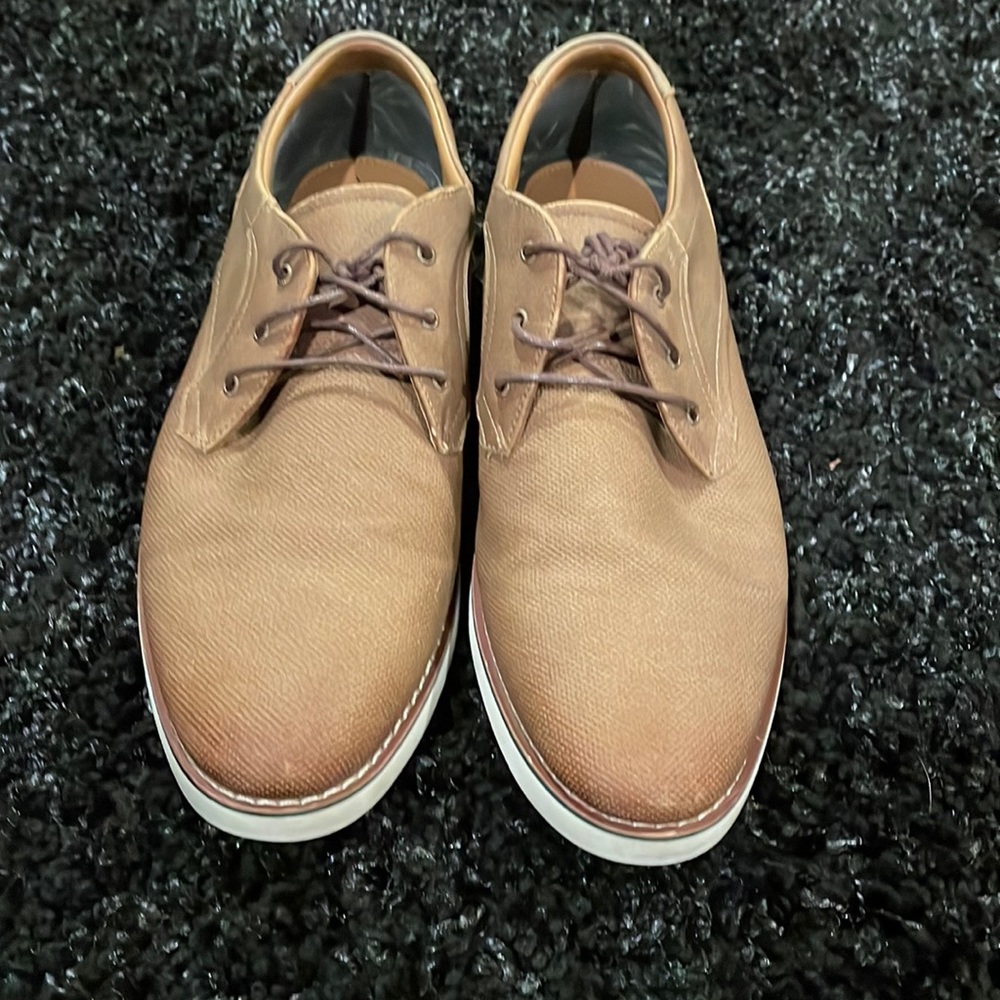 Mens seven 91 brown casual oxfords. White bottom size 9.5 EUC